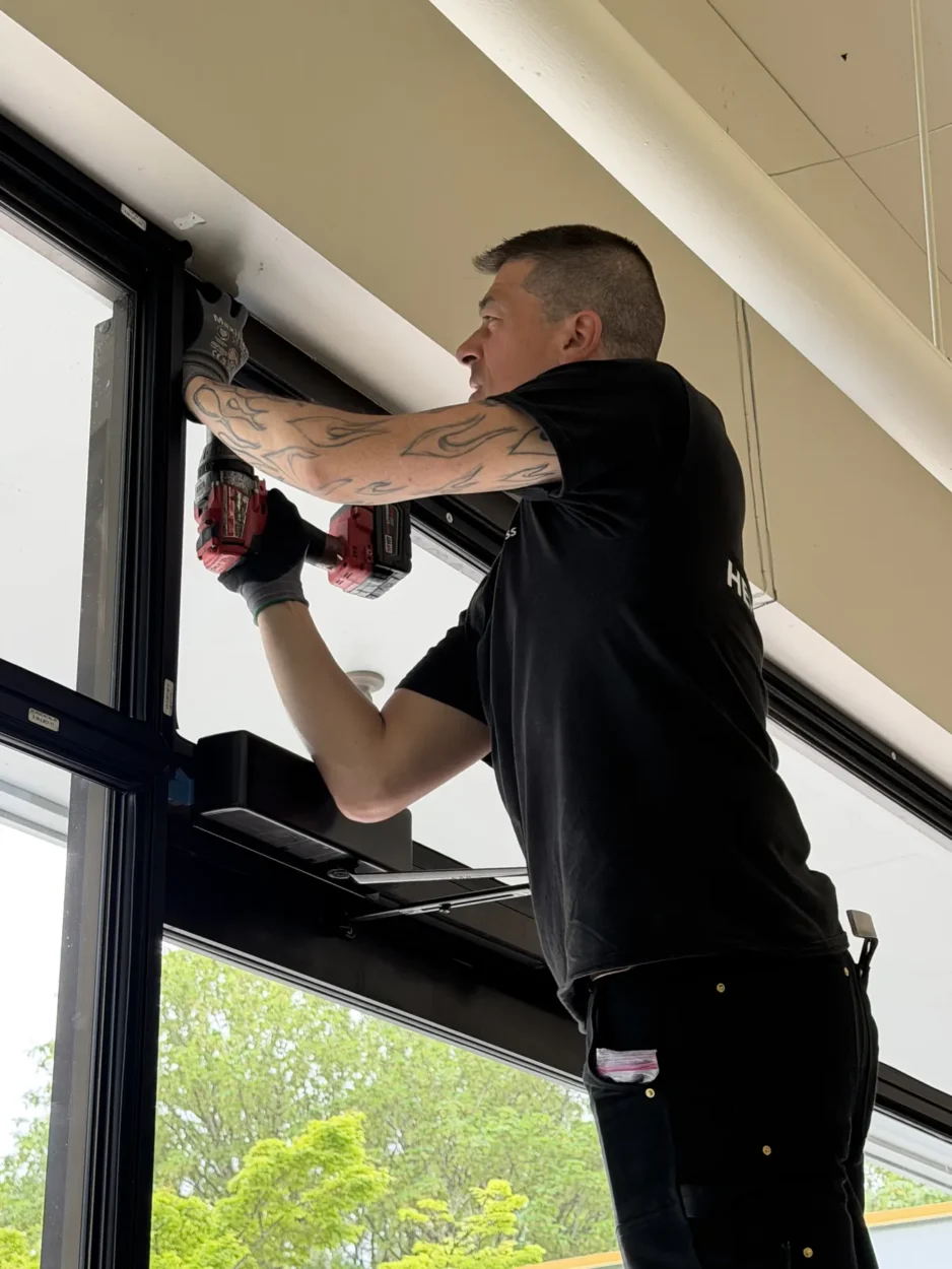 A Herzog glazier fitting the head of a window frame.